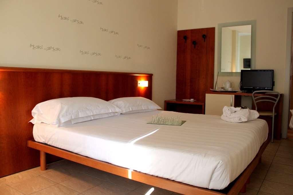 Leonardo Hotel Parma Kamer foto