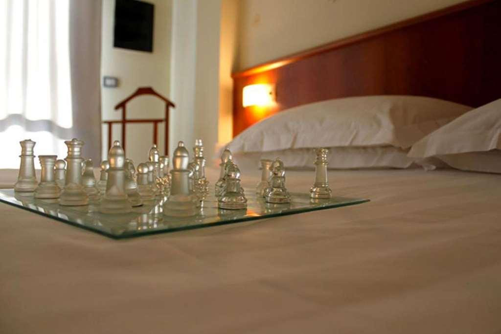 Leonardo Hotel Parma Kamer foto